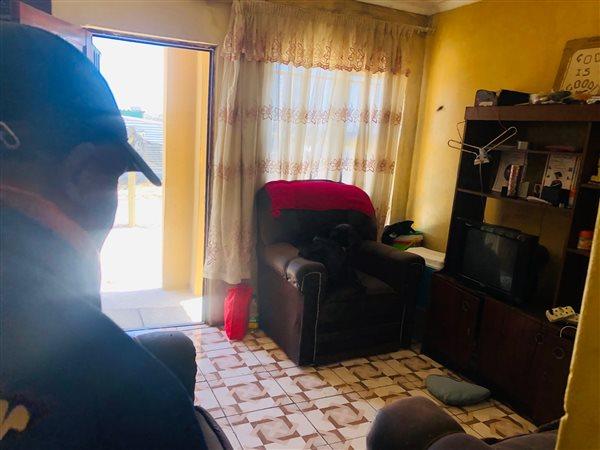 2 Bedroom Property for Sale in Umrhabulo Triangle Western Cape